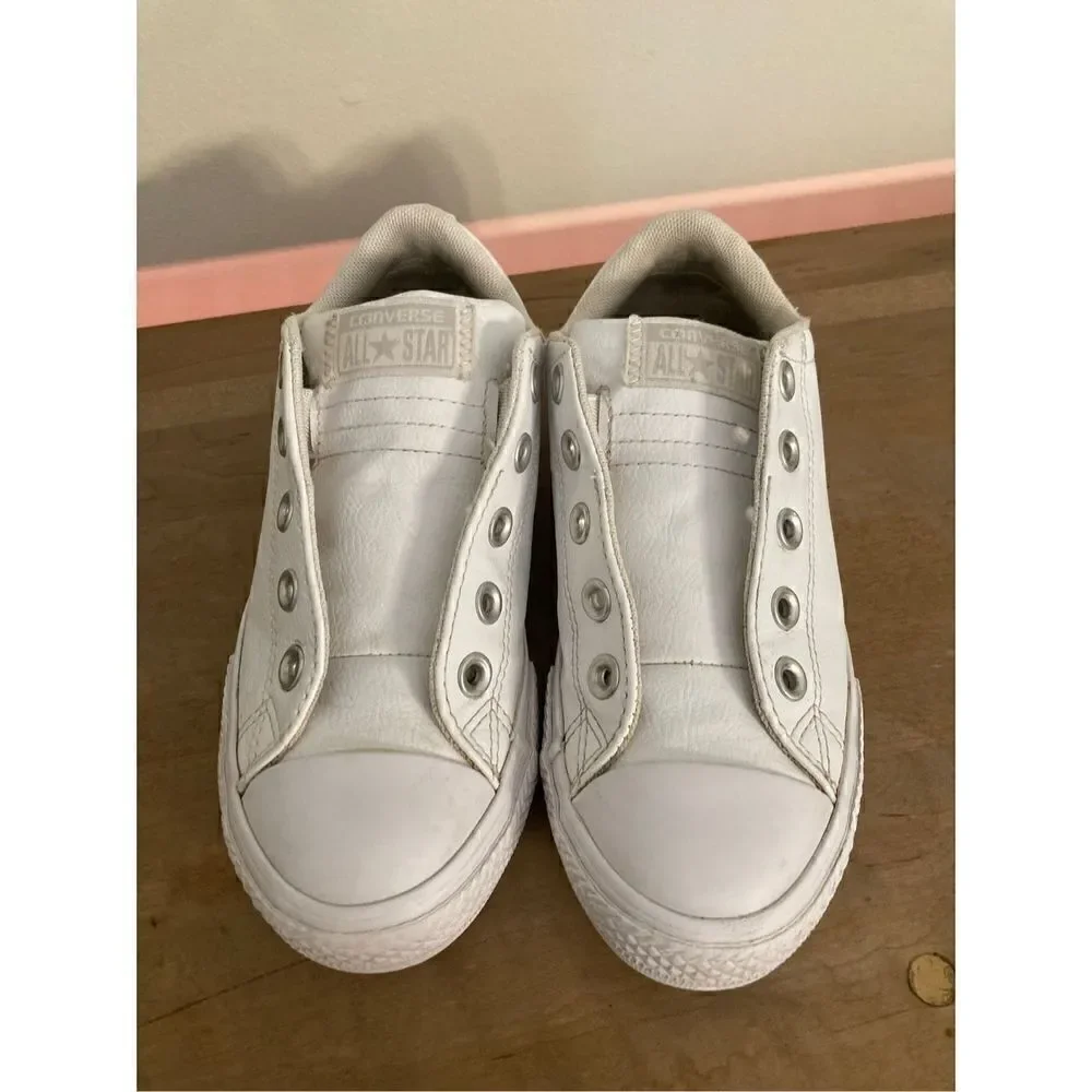 Converse youth size 1 Chuck Taylor all star sneakers white girls boys junior